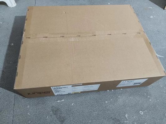 QFX5120-32C-AFO Enterprise Switch 32x100G 1U مدخل جانبي لمنفذ التيار المتردد وعادم جانبي PSU